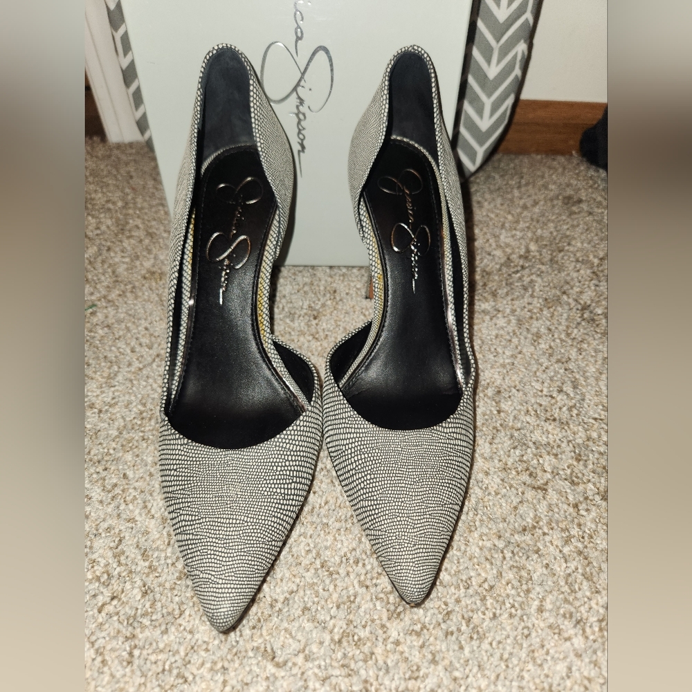 Jessica Simpson Heels black and white size 8